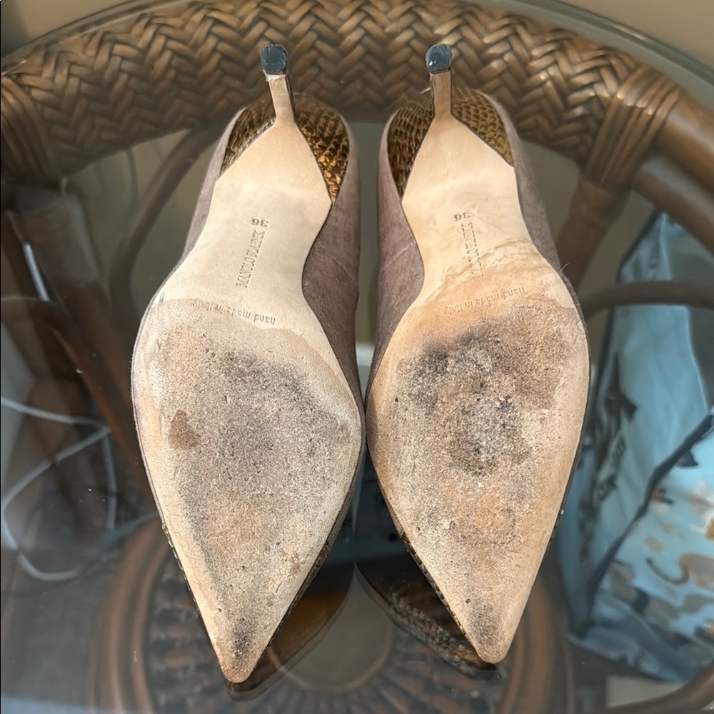 Manolo Blahnik Gold and Tan Pointed Toe Heels - Picture 2 of 4